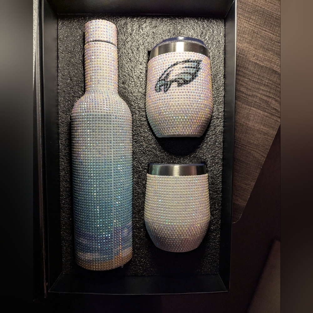 Philadelphia Eagles Blingy Wine Bottle Set with 2 Tumblers - Picture 4 of 11
